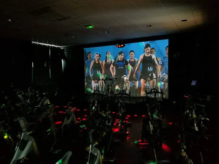 California Fitness — salle de fitness-studio à Val-de-Reuil — 2