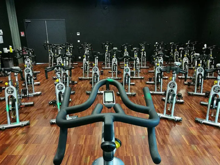 California Fitness — salle de fitness-studio à Val-de-Reuil — 3