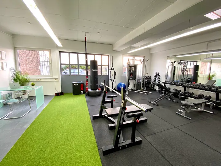Personal Trainer Düsseldorf | Daniel Eßer — Krafttraining in Flehe, Düsseldorf