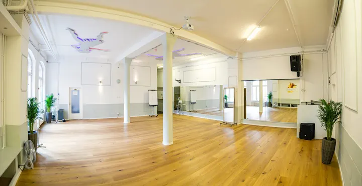 Cumbancha Salsa, Bachata und Kizomba Tanzschule — Dance in Kreuzberg, Berlin