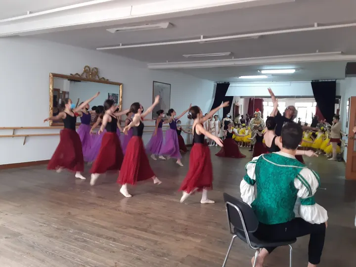Academia de Danza Sbelta — Yoga en Virgen de la Montaña, Cáceres