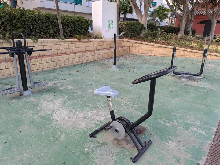 Parque de Calistenia Pescadores — calisthenics-studio en Balcones del Mar, Estepona — 2