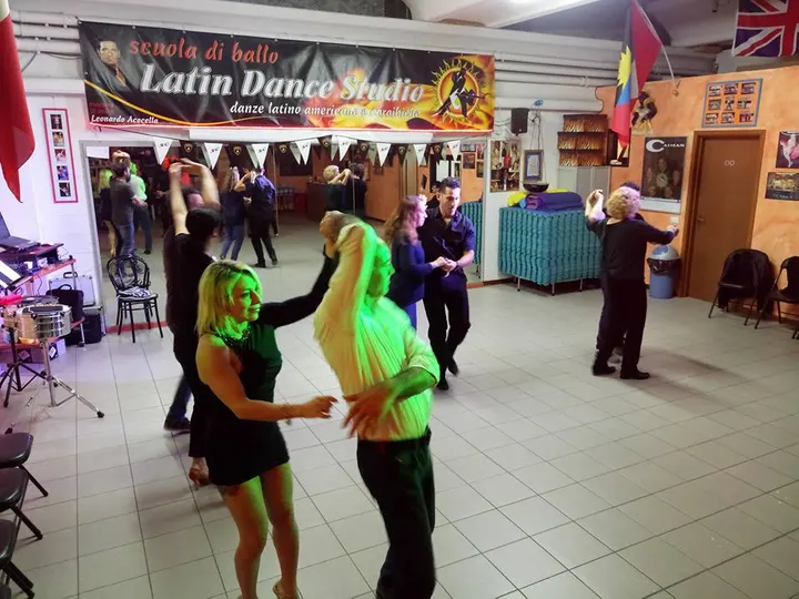 Latin Dance Studio — danza-studio a Sacca, Modena — 2