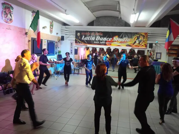 Latin Dance Studio — Danza a Sacca, Modena