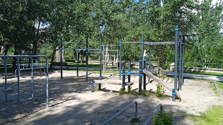 Parque de calistenia de las Moreras — calisthenics-studio en Valladolid — 4