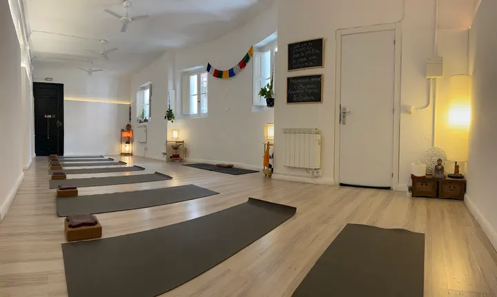 Studio 8 Yoga Madrid — Yoga en Universidad, Madrid