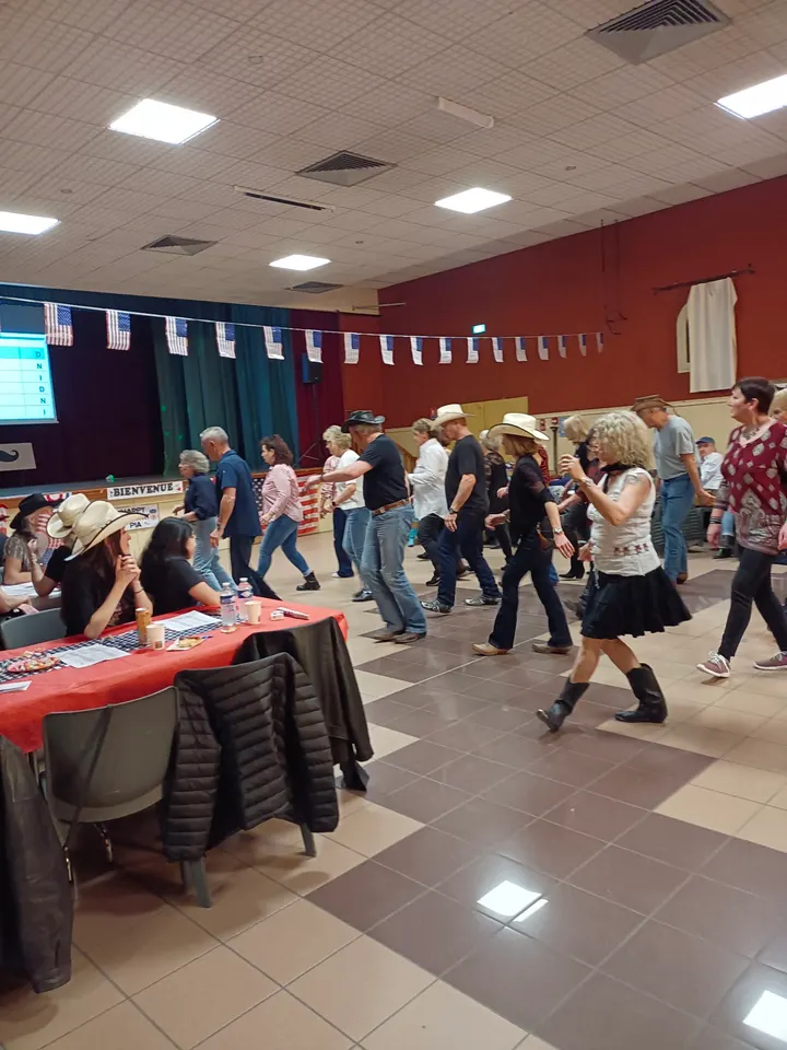 Dallas Country Del Monestir — danse-studio à Mas Cot, Saint-Estève — 3