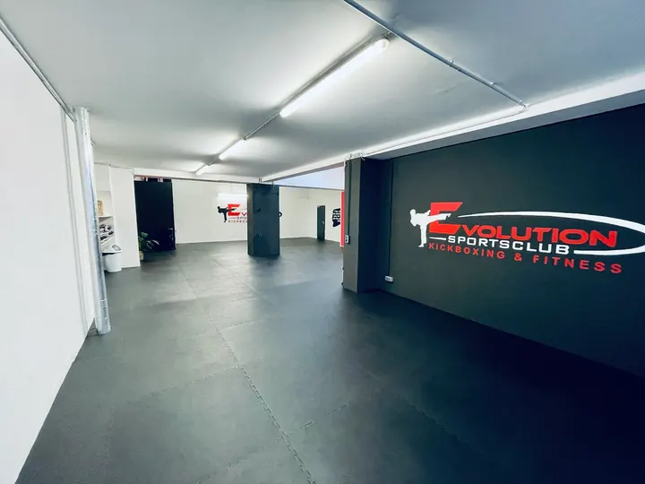 Evolution Sportsclub - fitnessorientiertes Kickboxen, Fitnesskickboxen, Kindertraining, Selbstverteidigung, BJJ, Mobility — Fitnessstudio in Endenich, Bonn