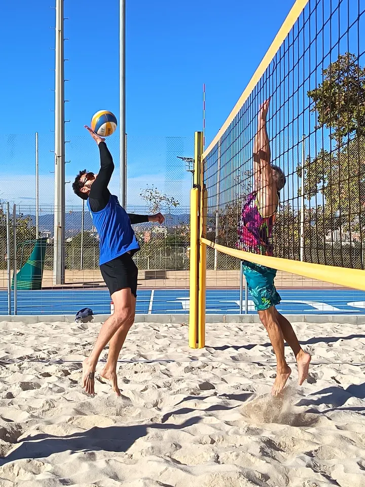 Sky Voley Barcelona Club — Estudio de fitness en Ciutat Vella, Barcelona