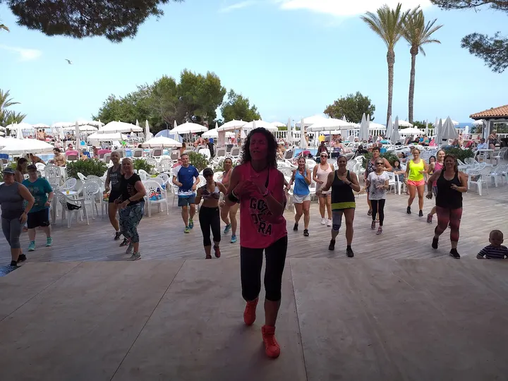 Zumba mit Alma in Südpol/City/ Grüne Halle — tanz-studio in München — 3