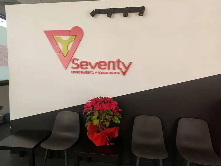 Seventy Jaén — entrenamiento personal-studio en Urbanización Virgen Blanca, Jaén — 2