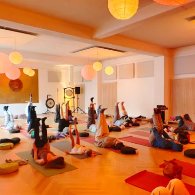 Rhythmus Tempel Tajet Garden — yoga-studio i Köln — 2