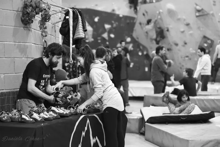 Boulder UP climbing café — escalada-studio en Roces Periurbano, Gijón — 2