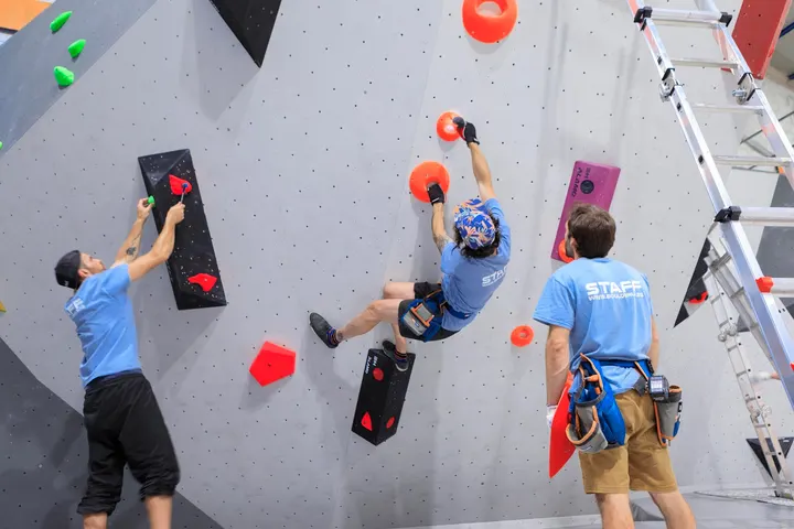 Boulder UP climbing café — escalada-studio en Gijón — 3