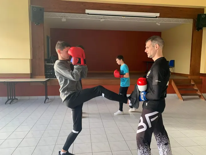 savate boxe française Breizh — arts martiaux-studio à Plounéventer — 5