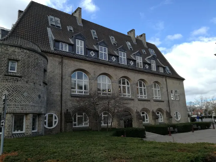Nadine Yoga and Wellbeing — yoga-studio i Hellerup — 2