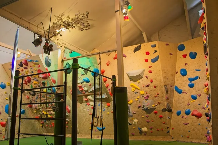 Andres Boulder Club — Klettern in Frankenberger Viertel, Aachen