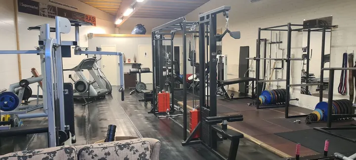Kenkätehdasgym — Fitnessstudio – Punkalaidun