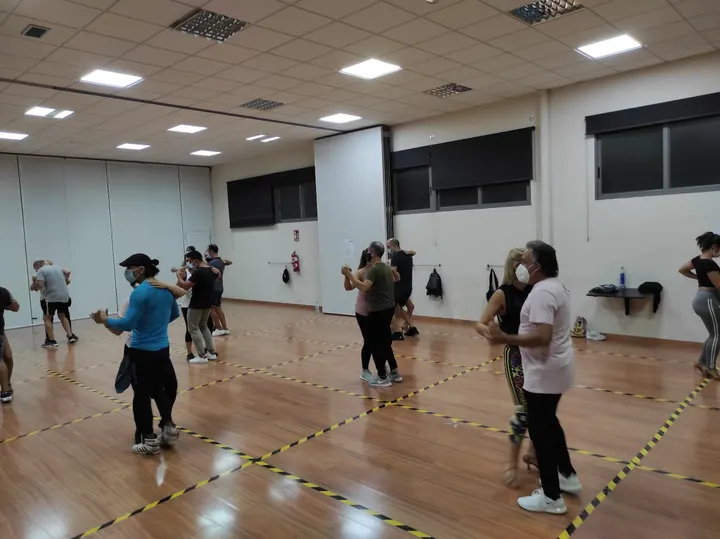 Academia De Baile Dairen - Bachata, Salsa, Kizomba, Tango & Fitness Fun! — Estudio de fitness en Elche