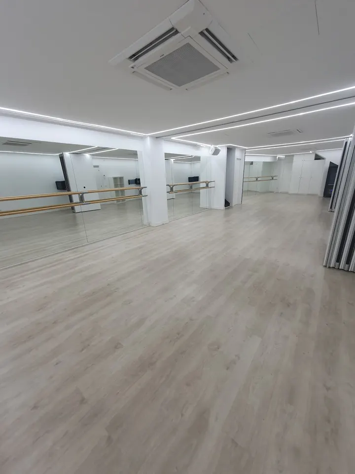 Escola i Sala de ball El Mirall — Baile en Lleida