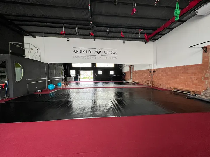 Asociación Aribaldi Circus — aerial-studio en Venta Cabrera, Almería — 3