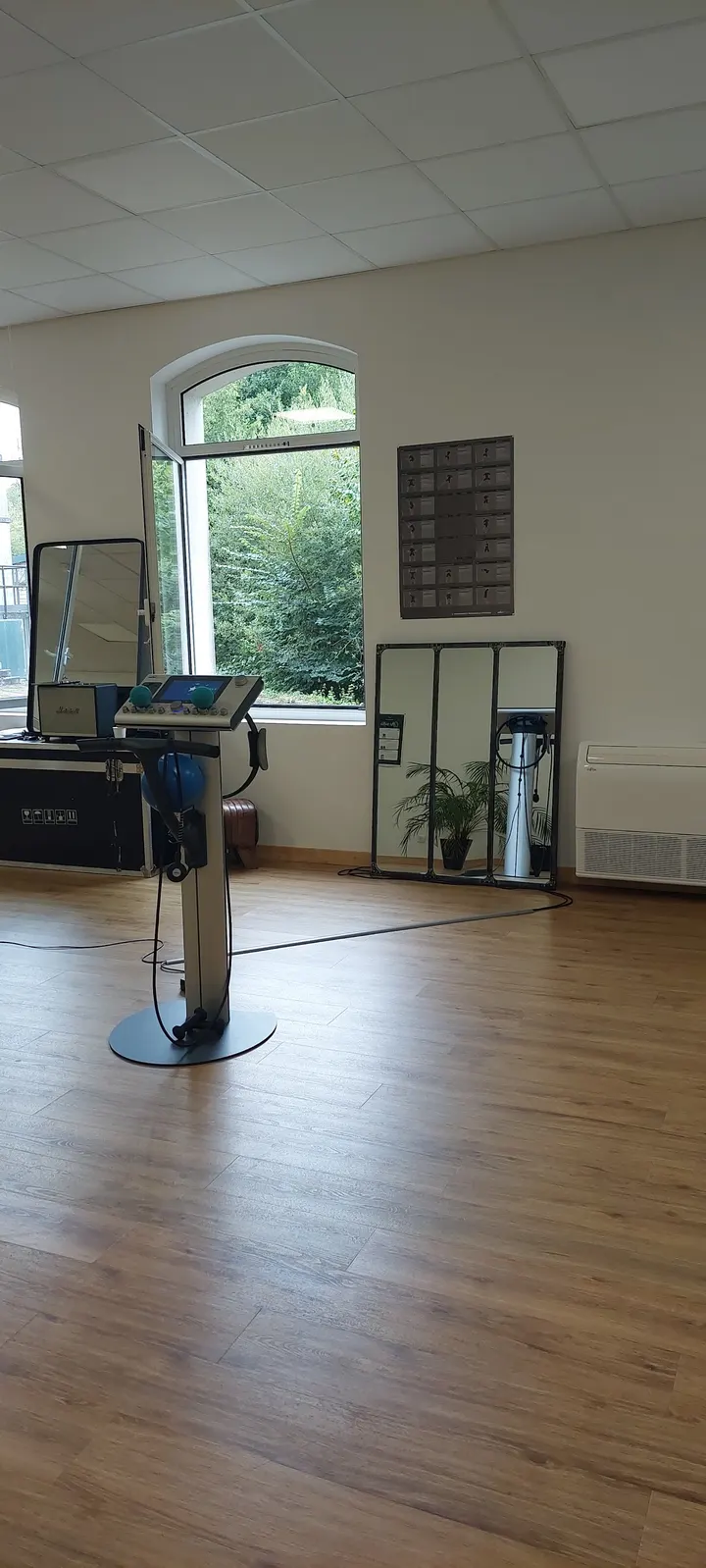 C-Line Électrostimulation — salle de fitness-studio à Gond-Pontouvre — 5