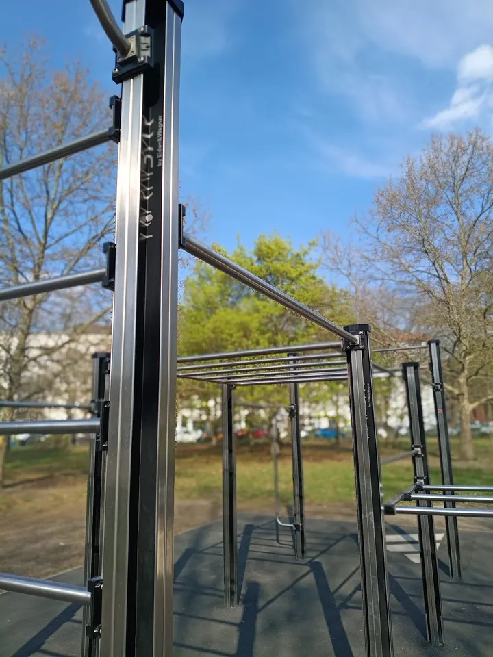 Calisthenics Adidas open air gym — fitnessstudio in Berlin — 5