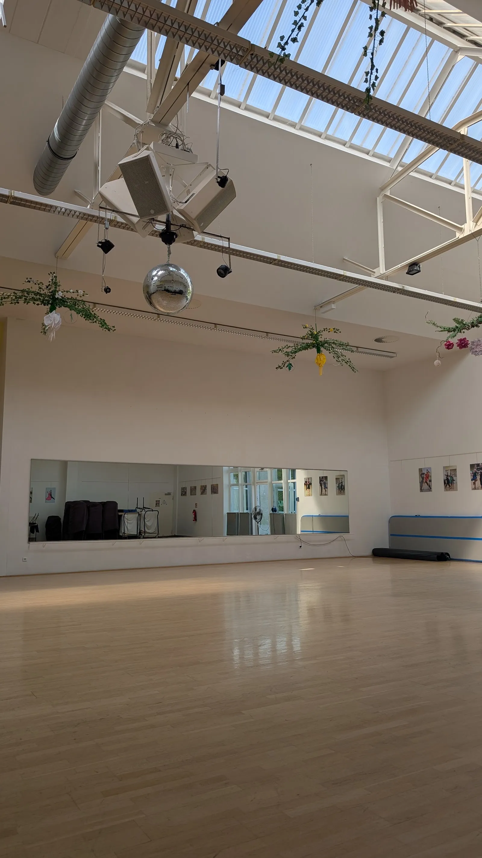 Tanzclub Schwarz-Silber Halle Vereins- & Trainingsstätte — tanz-studio in Halle (Saale) — 4