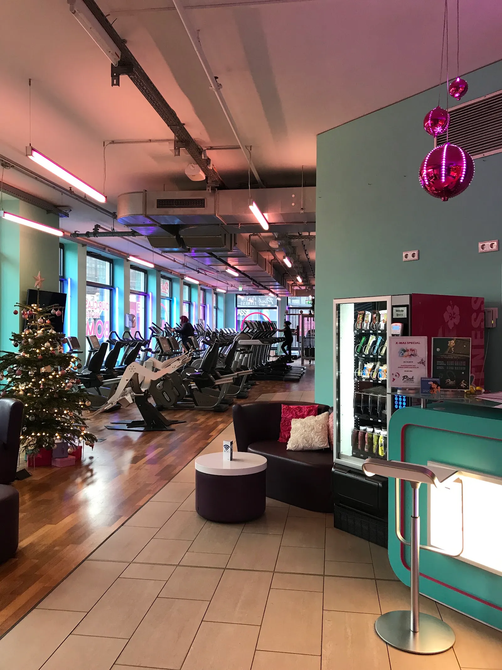Pink Frauenfitness F100 GmbH — fitnessstudio in Berlin — 3