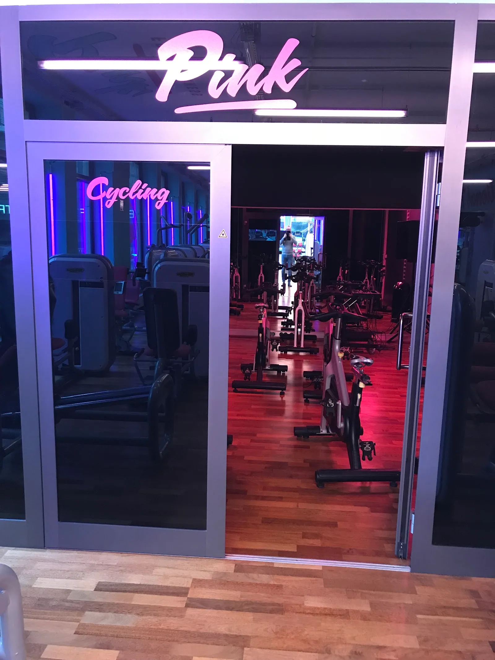 Pink Frauenfitness F100 GmbH — fitnessstudio in Berlin — 5