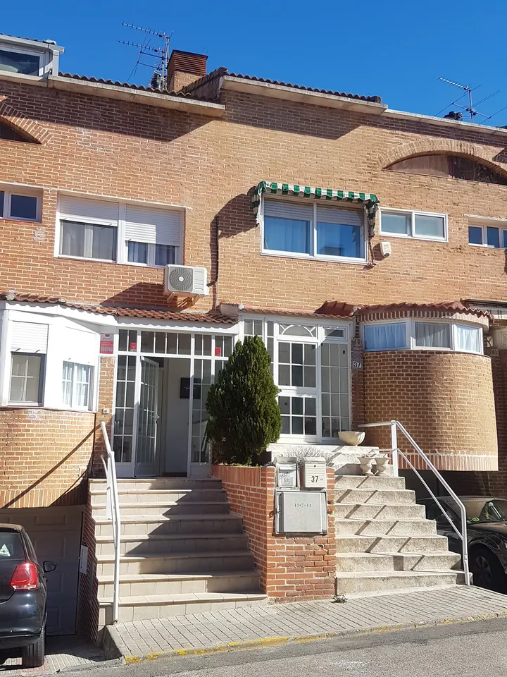 Laura Bienestar Yoga Y Terapias — Yoga en La Puentecilla y Los Majuelos, Las Rozas de Madrid