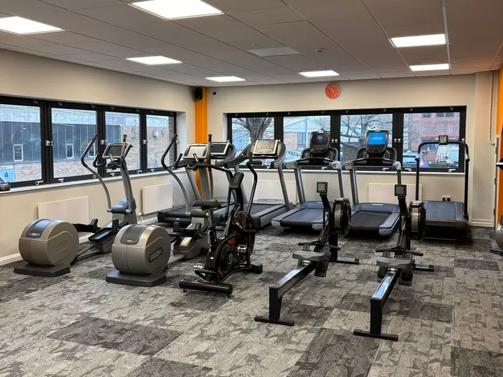 Diverse Fitness Gym - Hook — functional training-studio in Hook — 3