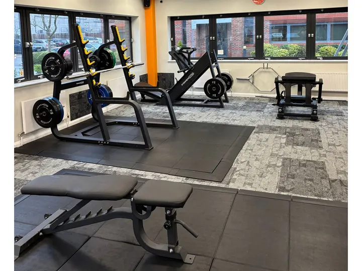 Diverse Fitness Gym - Hook — functional training-studio in Hook — 3