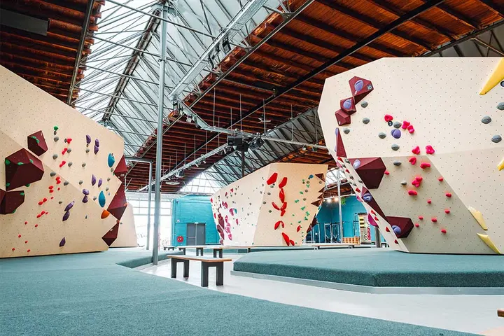 Boulderhal Vrijhaven — klimmen-studio in Havenkwartier, Deventer — 2