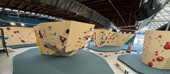 Boulderhal Vrijhaven — Klimmen in Havenkwartier, Deventer