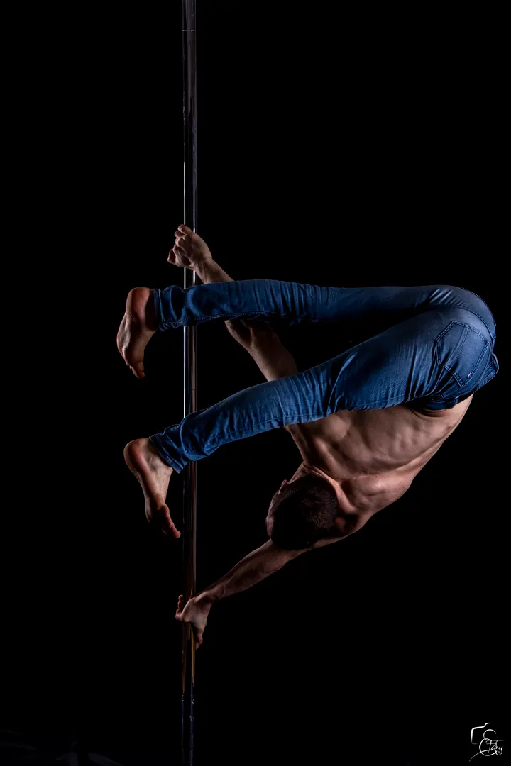 Dragon pole dance — pole fitness-studio à Bregille, Besançon — 2