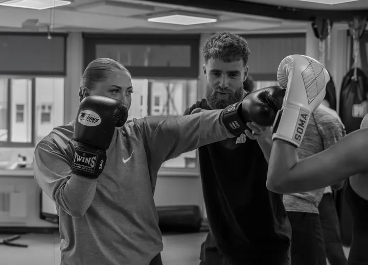 Dwins Boxing Club — Boksen in Prins Alexander, Rotterdam