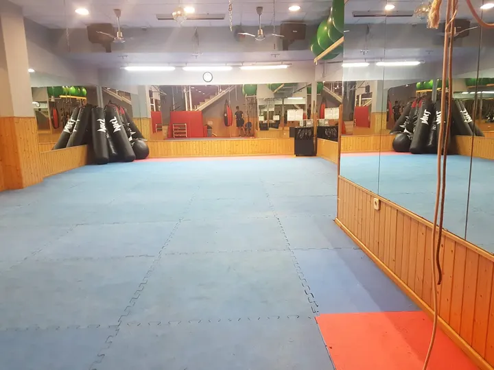 Gimnasio Fitness Center — Estudio de fitness en Santa Bárbara, Toledo