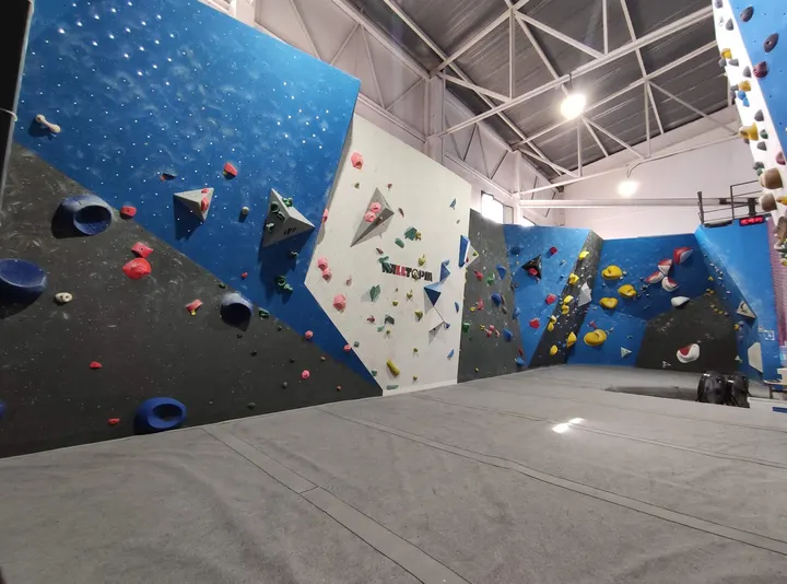 Tsunami Climb — Escalada en Los Tempranales, San Sebastián de los Reyes