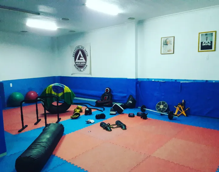 Gracie Barra_ Jiu Jitsu _Grapling( NO GI) MMA — artes marciales-studio en Murcia — 2