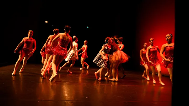 Línea Y Movimiento — baile-studio en Colmenar Viejo — 4