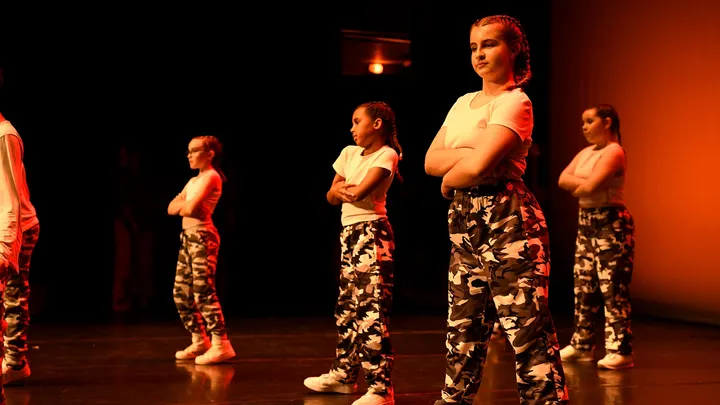 Línea Y Movimiento — Dance en Navarrosillos-Polígono Sur, Colmenar Viejo
