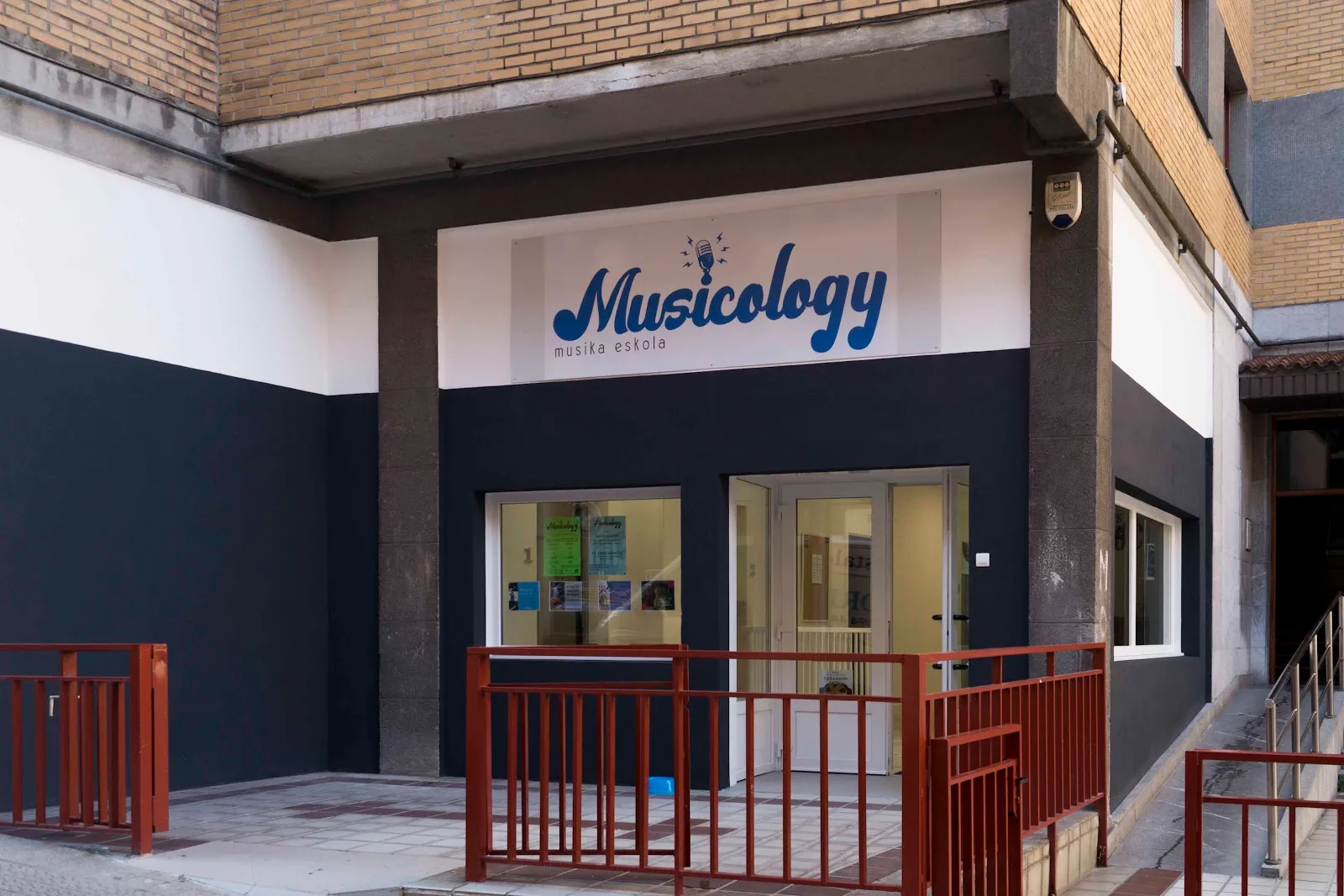 Musicology Eskola — baile-studio en Arizgoiti — 3