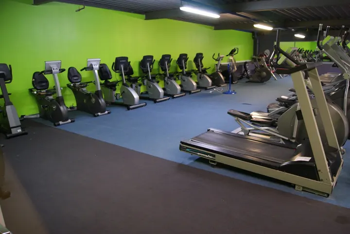 Iron Fitness — salle de fitness-studio à Étréchy — 2