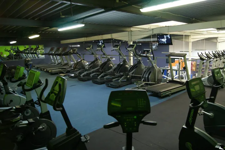 Iron Fitness — salle de fitness-studio à Étréchy — 3