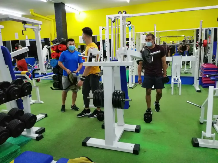 Club Deportivo Leones — Estudio de fitness en Can Serra, L'Hospitalet de Llobregat