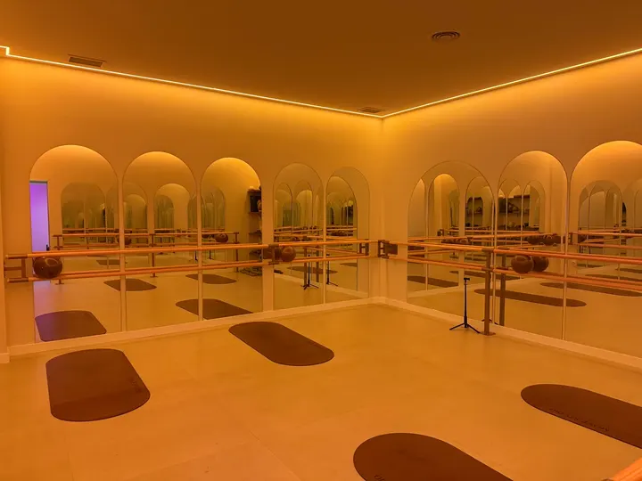 MOVĖ STUDIO — Barre en Residencial Siglo XXI, Boadilla del Monte