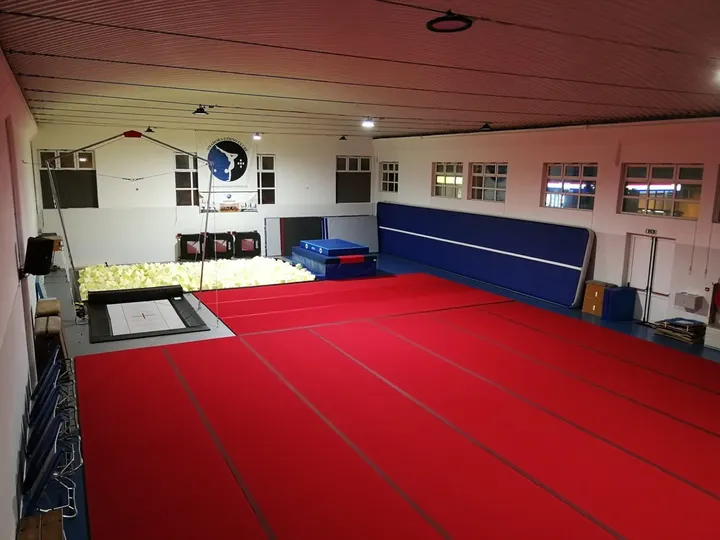 Amadora Gimno Clube — ginástica-studio em Alfragide, Lisboa — 2