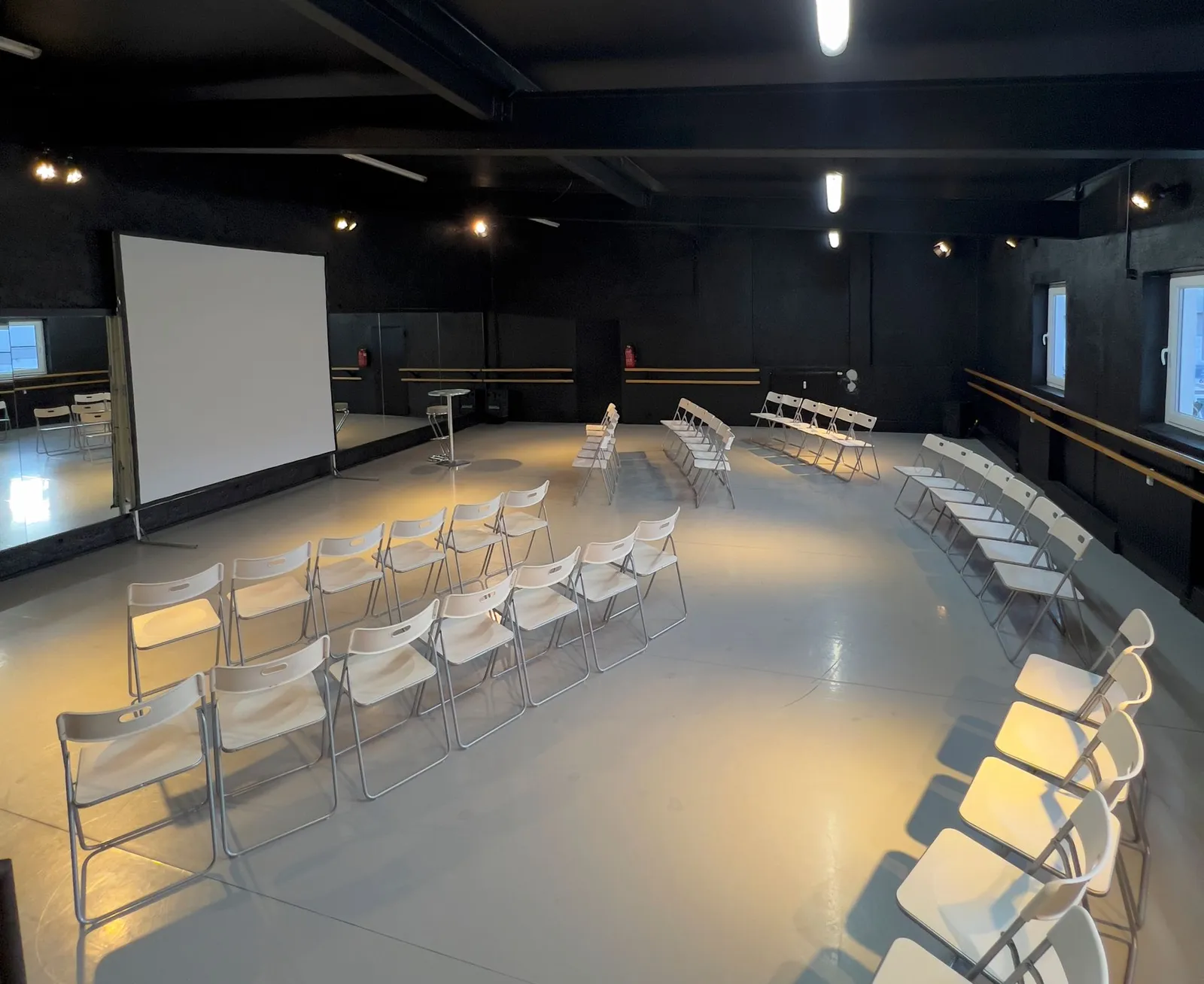 FABINESA — dans-studio i München — 2