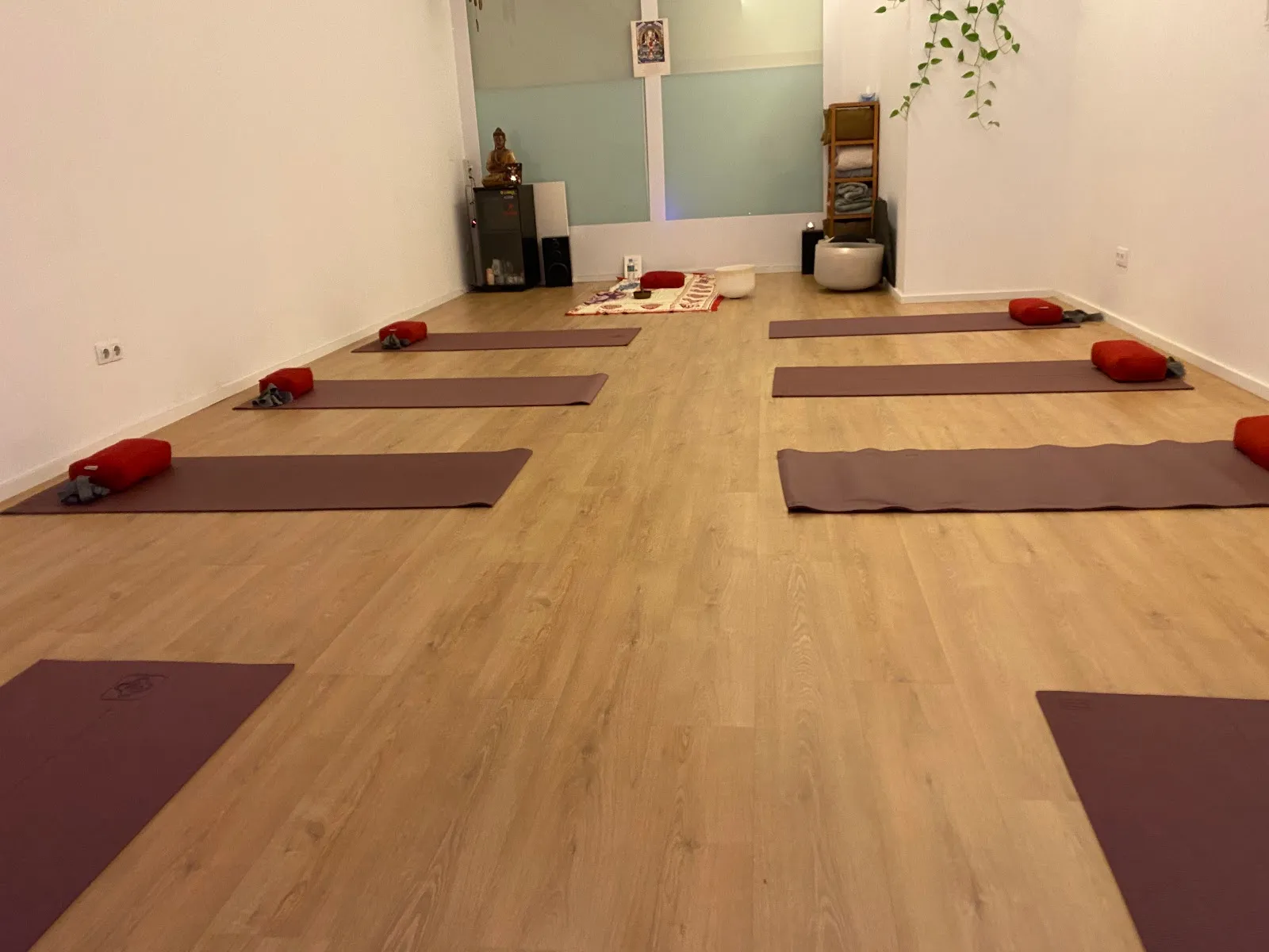 Centro Shambala Sevilla, Constelaciones Familiares, Yoga, Masajes, Meditación — yoga-studio en Huerta del Pilar, Sevilla — 3